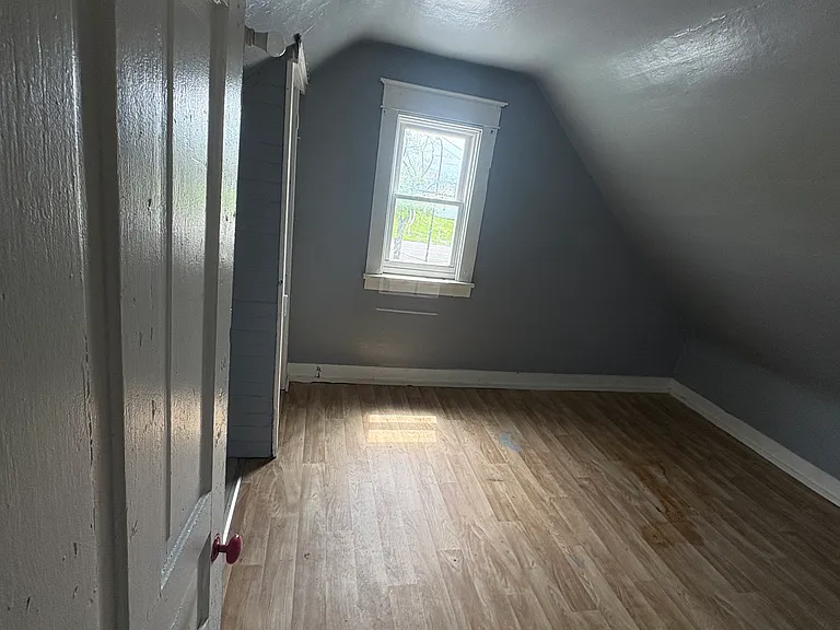 165 Gibson St #2 — Photo 4