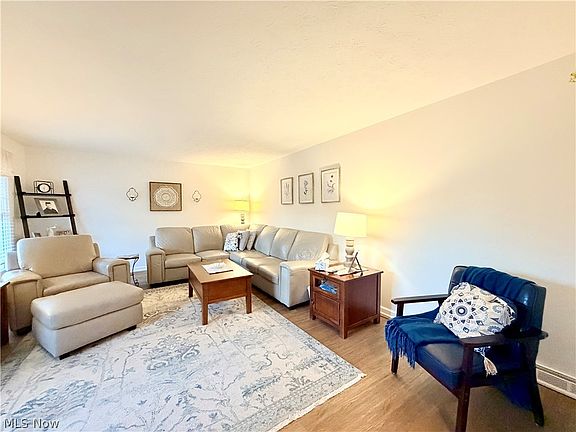 3rd image of 10247 Cherry Hill Dr