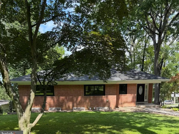95 S Hills Dr, Hershey, PA 17033