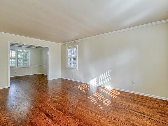 4th image of 308 Holly Dr