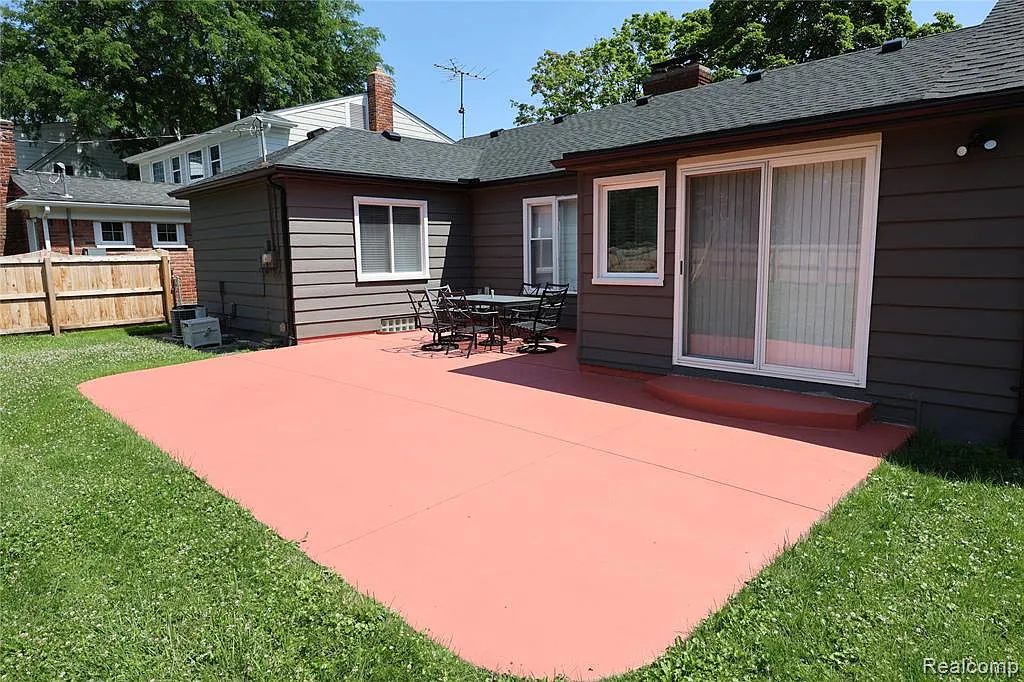 2 bed, 2.0 bath, 1718 sqft, $2,500 — Photo 2