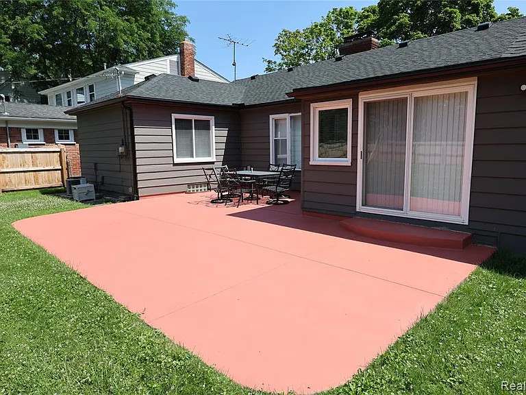 4121 Seminole Dr — Photo 15