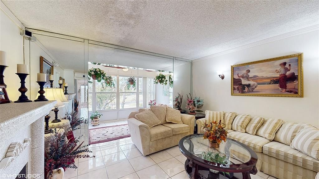 1035 Country Club Dr #403