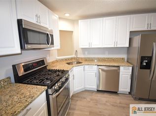 49 Farnham Sq, Parlin, NJ 08859