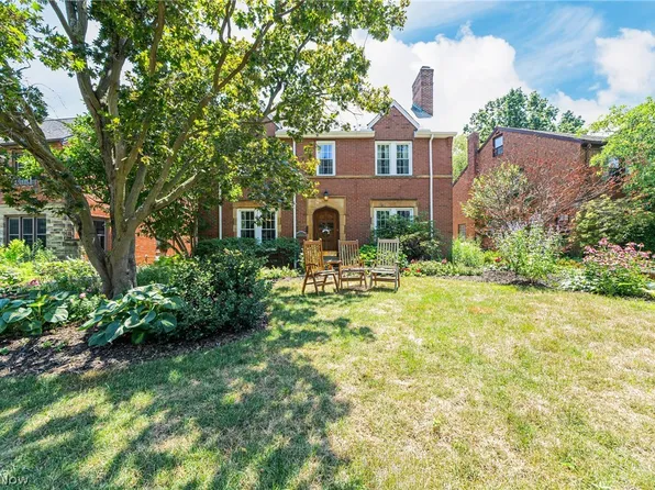 3806 Claridge Oval, University Heights, OH 44118