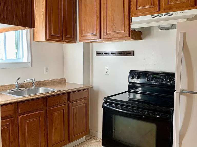 221 Baker St — Photo 15