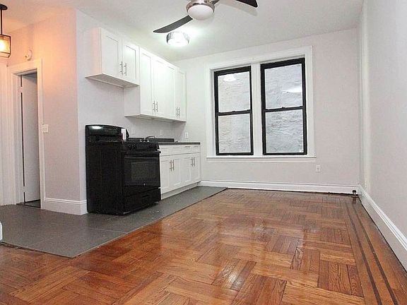 2nd image of 272 Grand St APT 4