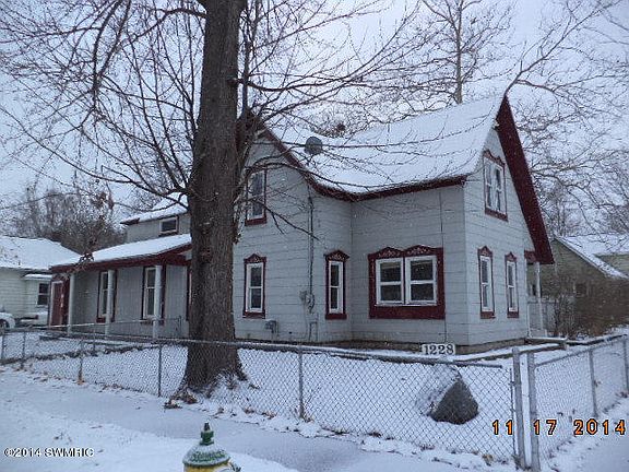 2nd image of 1228 E Vine St