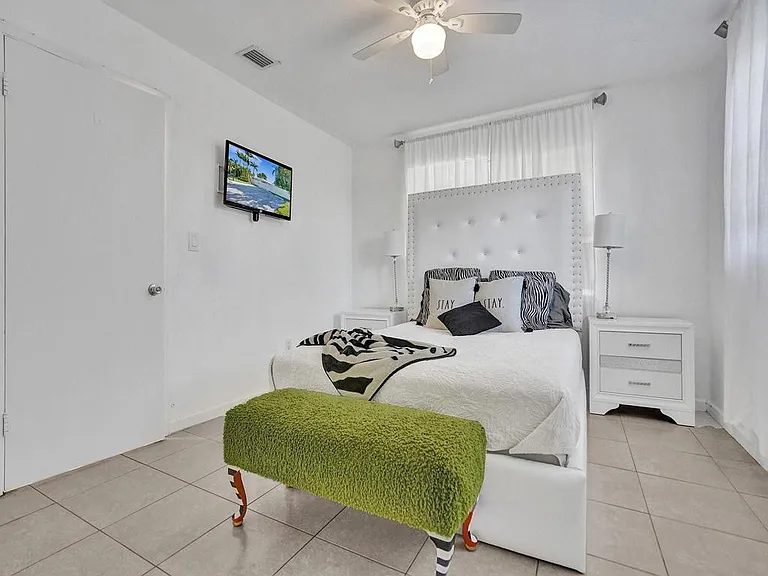 4422 Seagrape Dr #1 — Photo 21
