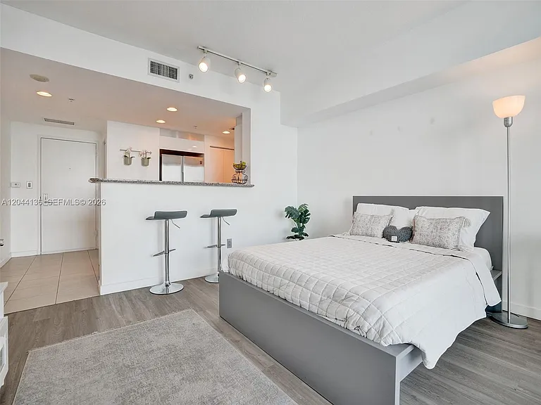 325 Biscayne Blvd #1520 — Photo 8
