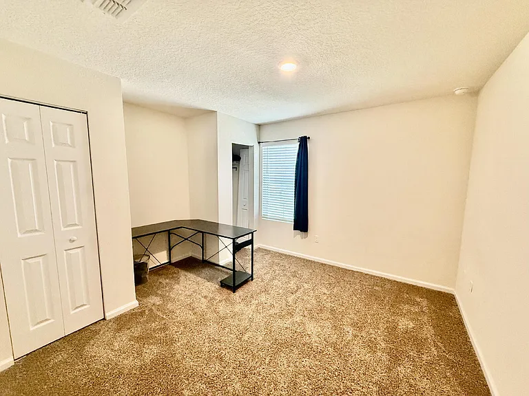 887 Capitol Pkwy — Photo 5