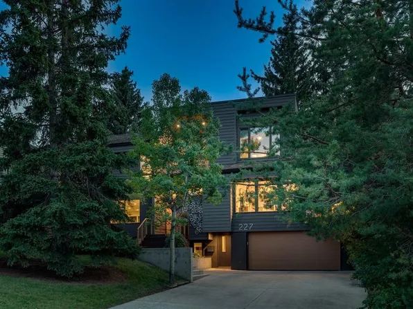 227 NE Pump Hill Rise SW, Calgary, AB T2V 4C8