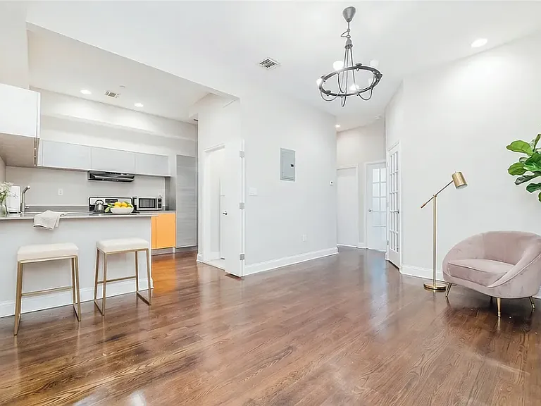 471 Keap St #2R — Photo 4