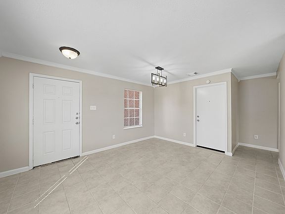 4th image of 21619 Knightsbrook Ln