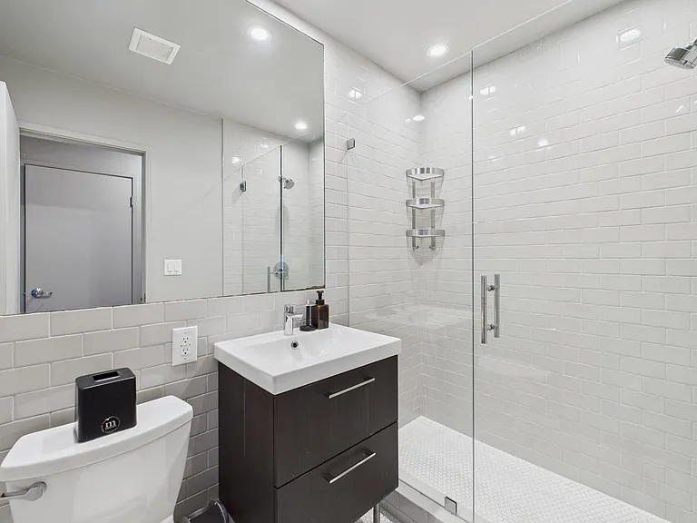 888 Hilgard Ave — Photo 28
