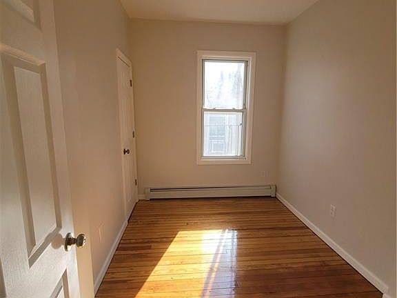 4th image of 4256 Digney Ave