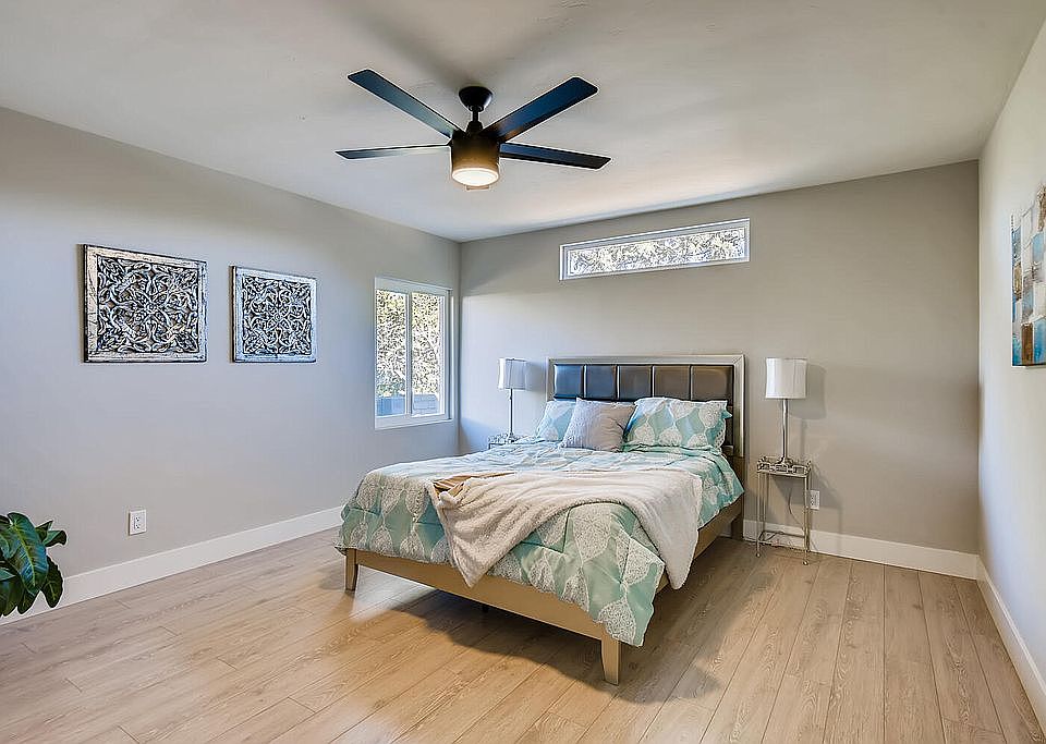 2nd image of 5564 Elgin Ave