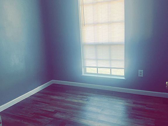 3rd image of 2020 Dartmouth Dr