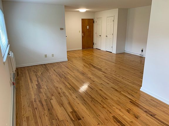 3rd image of 23 Wildwood Gdns APT D1