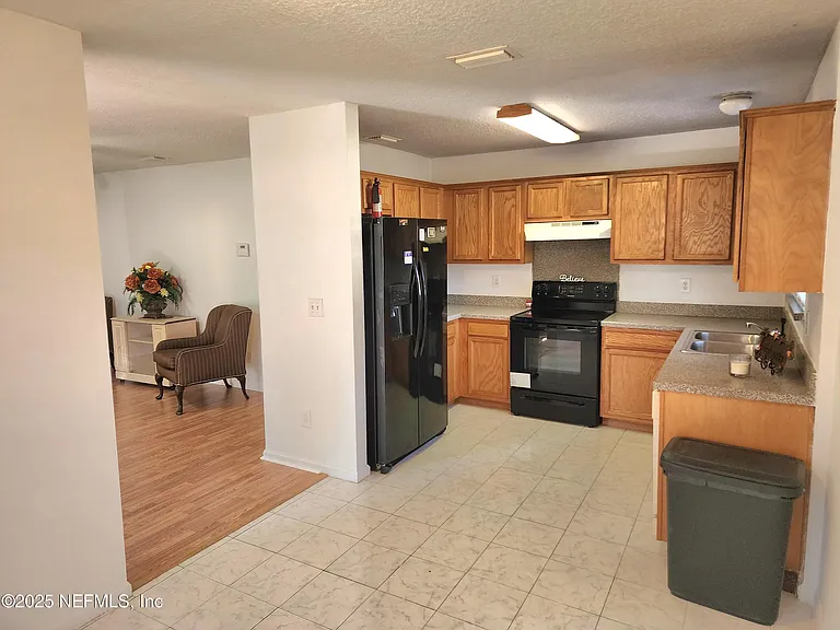 2345 W 15th St — Photo 3