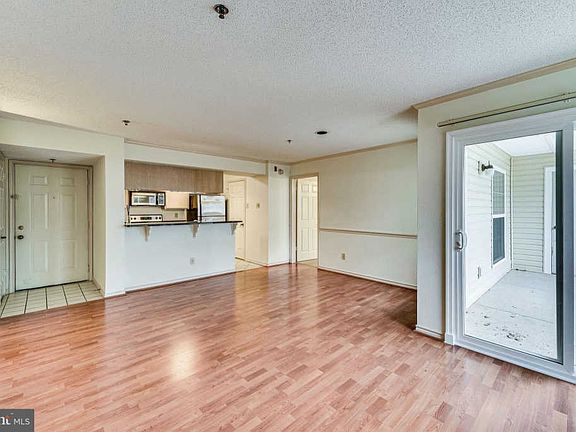 4th image of 1504 Lincoln Way APT 418