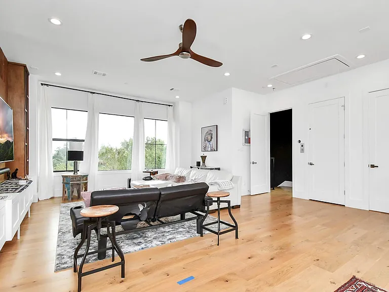 2303 Yupon St — Photo 43