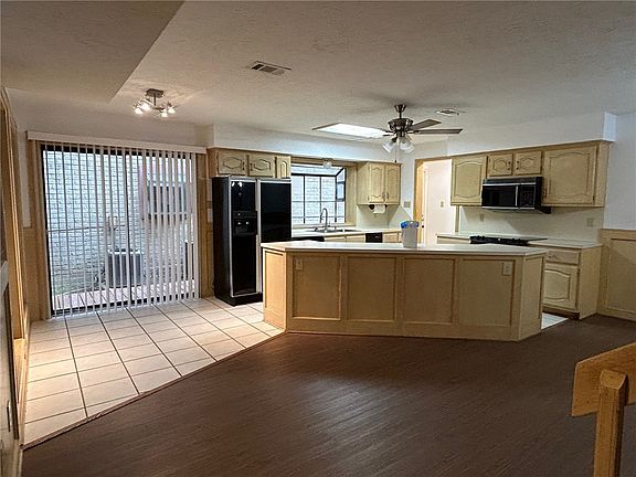 5th image of 2918 Broadmoor Dr
