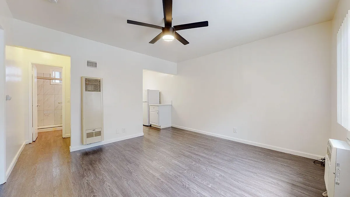 Building Photo - 40 S Meridith Ave #2