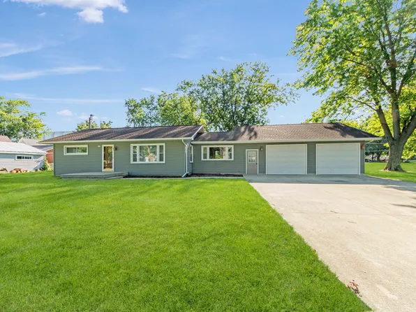 307 S Walnut St, Wenona, IL 61377