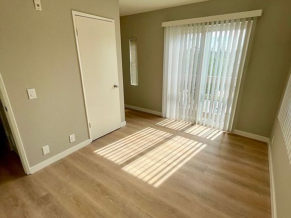 5th image of 515 W Lexington Dr #5151-1