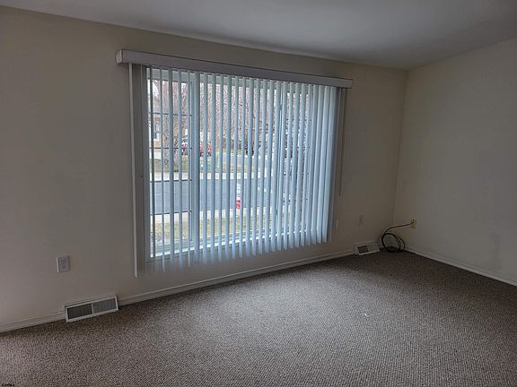 4th image of 4 Oaks Dr