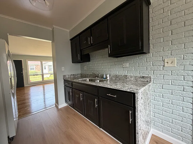 1068 Bristol Ct — Photo 5