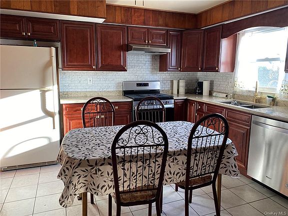 5th image of 19 Patti Ln