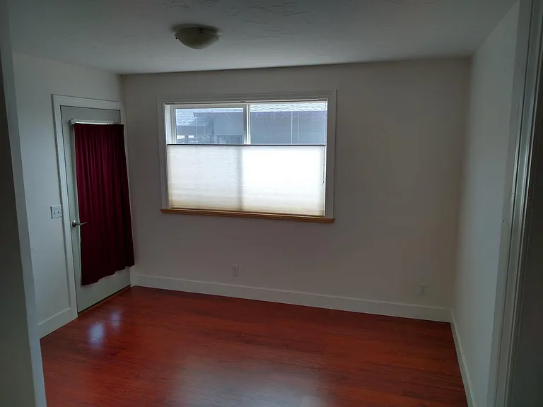 240 W Menefee St — Photo 7