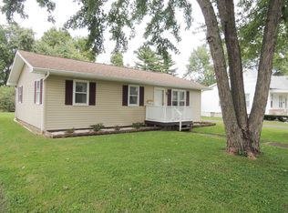 827 Vine St, Greenville, IL 62246