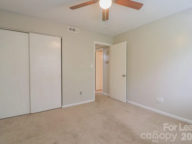 1645 Cedarview Ct — Photo 10