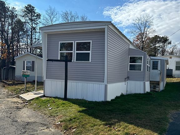 2nd image of 52 Lark Dr