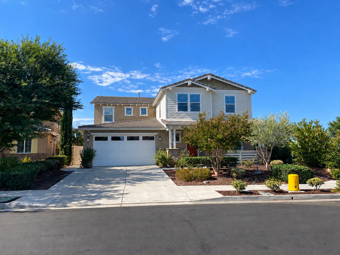 5 bed, 3823 sqft, $4,450 — Photo 2