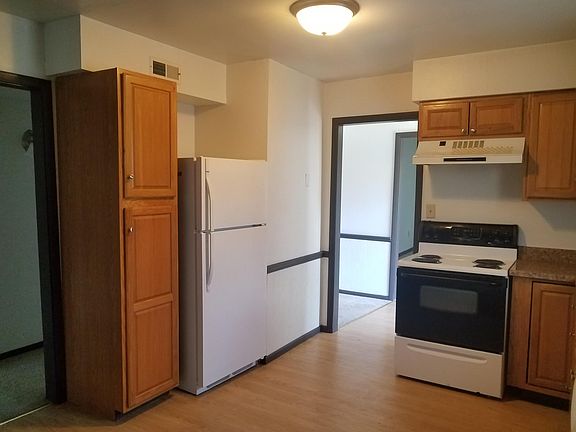 3rd image of 109 Sieville Ave