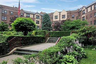 525 West 238th Street in Spuyten Duyvil
