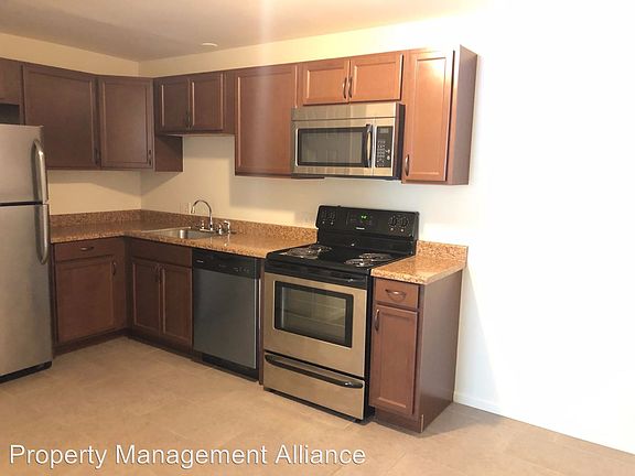 3rd image of 109 Essex St APT 5