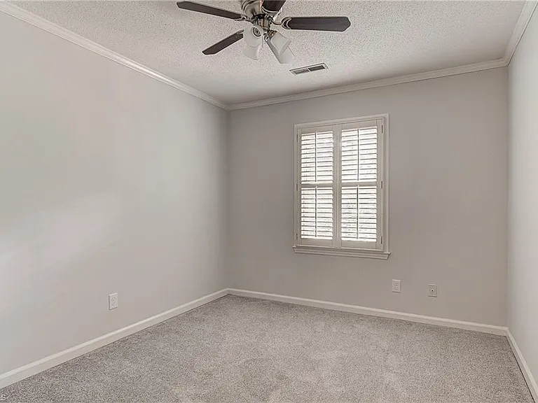 4635 Lawndale Dr — Photo 17