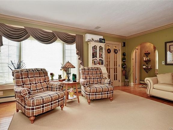 5th image of 130 Park Dr