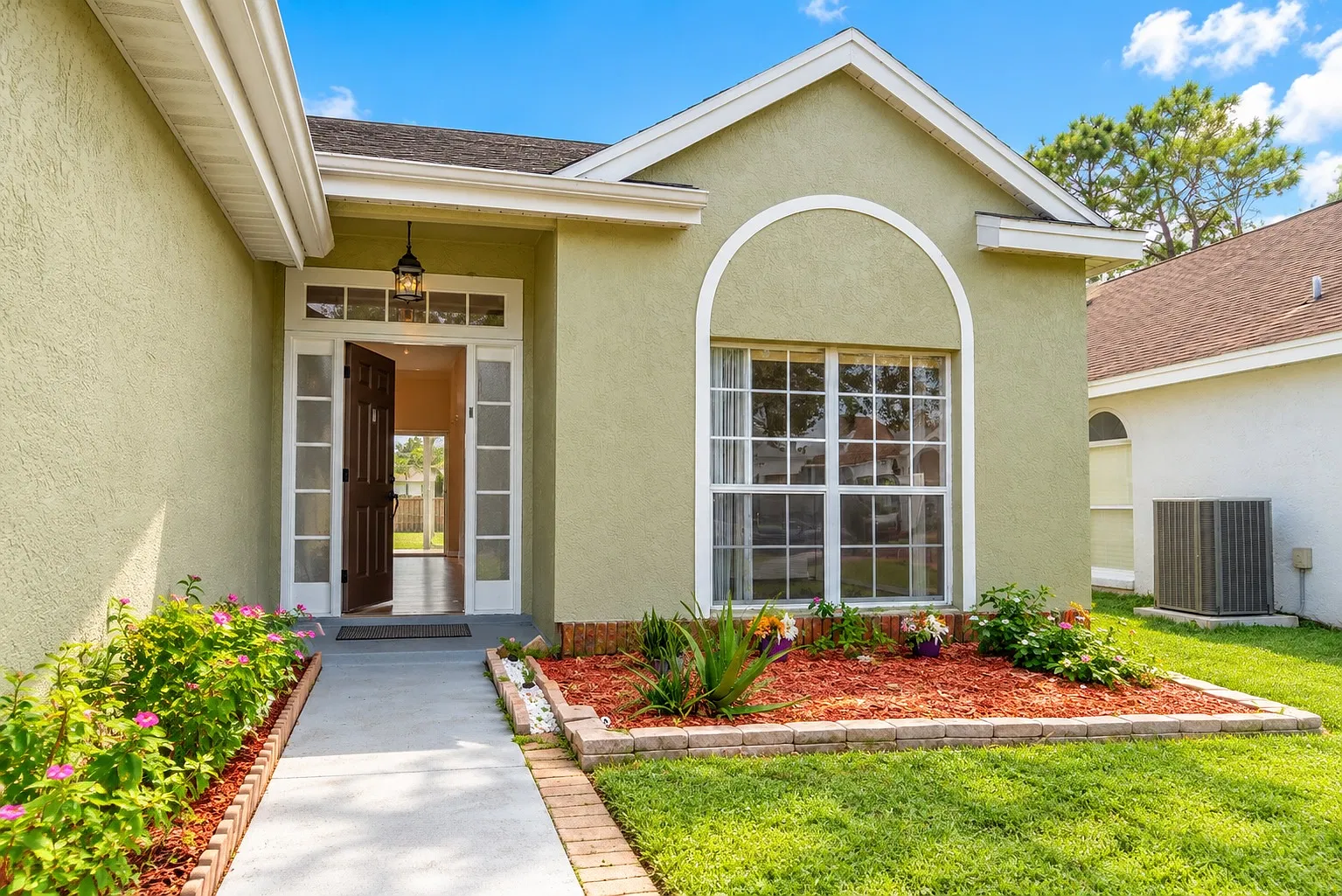 3 bed, 1452 sqft, $2,300 — Photo 3
