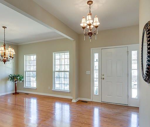 4th image of 1012 Heathfield Cir