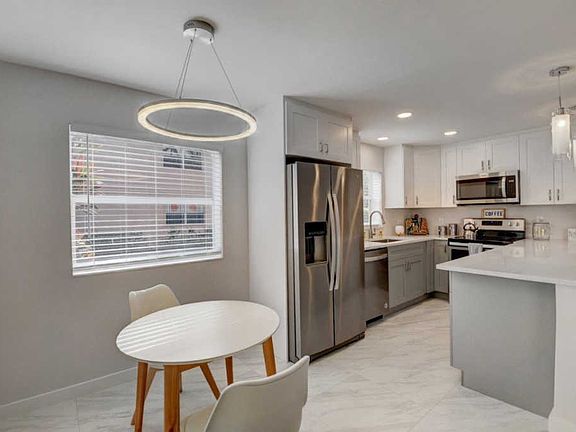 5th image of 104 Tuscany Ln #B