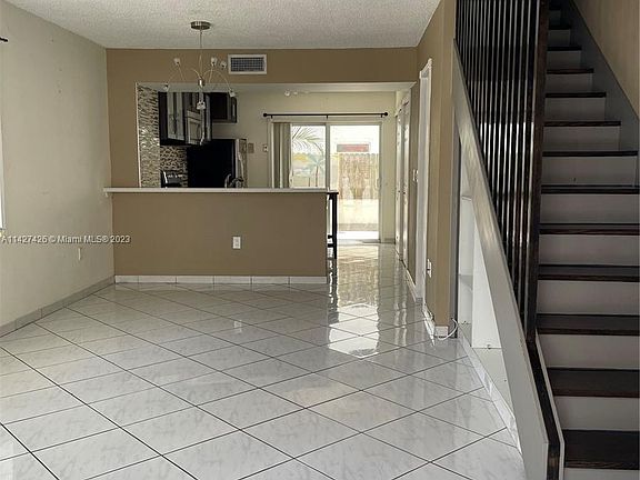 5th image of 1220 N Euclid Ave #1