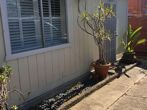 2nd image of 3575 1/2 Arnold Ave