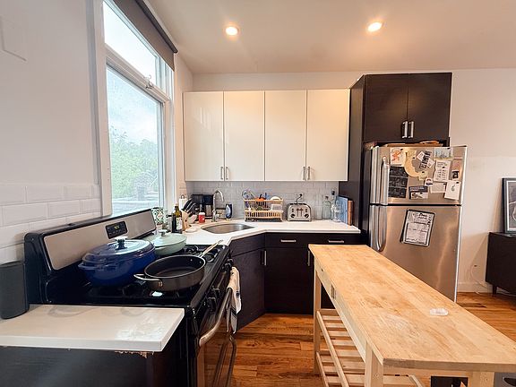 4th image of 596 Quincy St APT 4