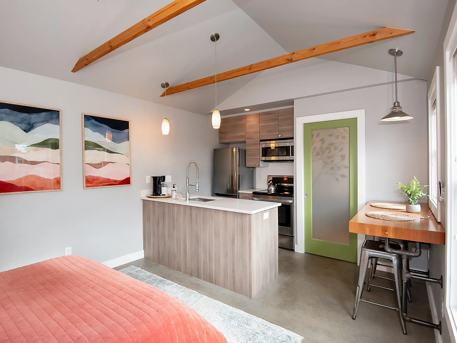Studio, 250 sqft, $1,650 — Photo 4